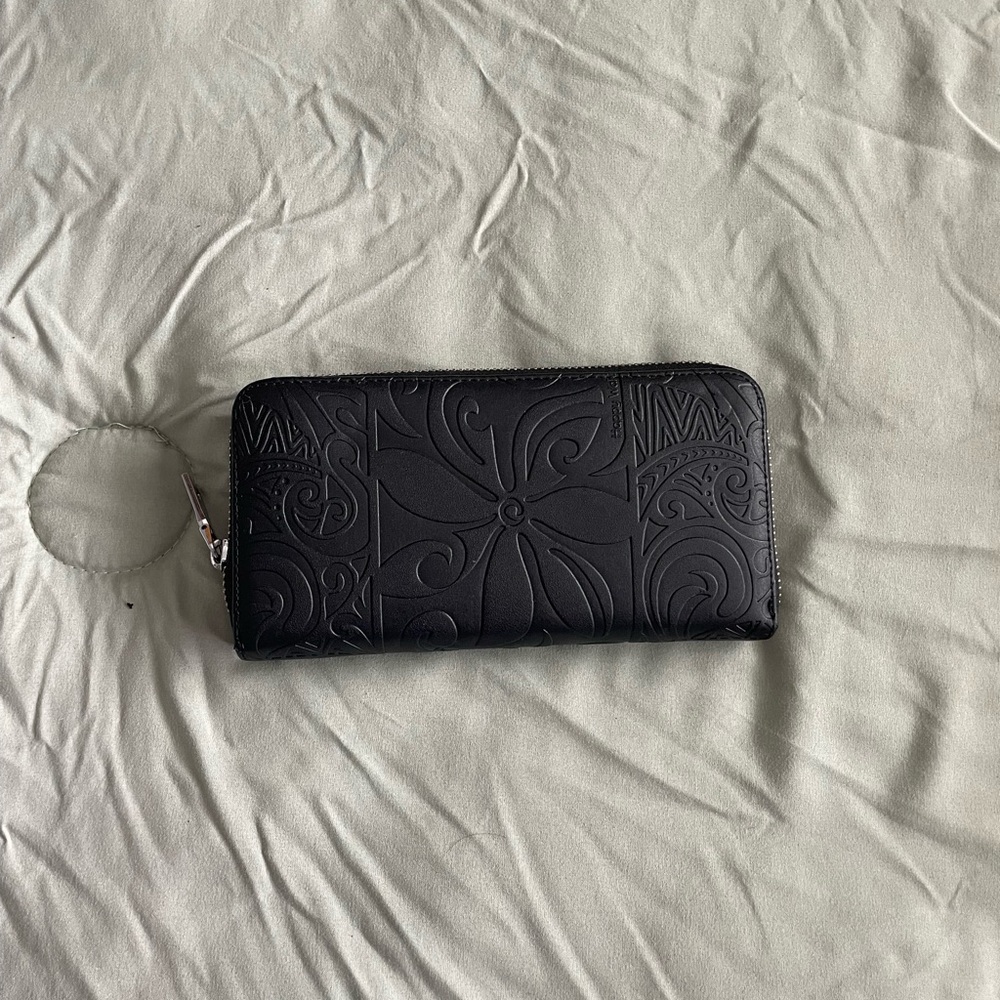 Happy wahine wallet